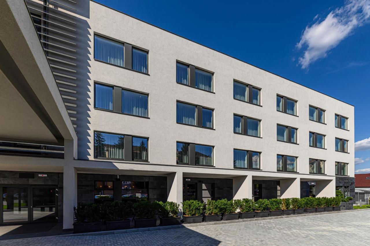 B The Hotel Sfântu-Gheorghe エクステリア 写真